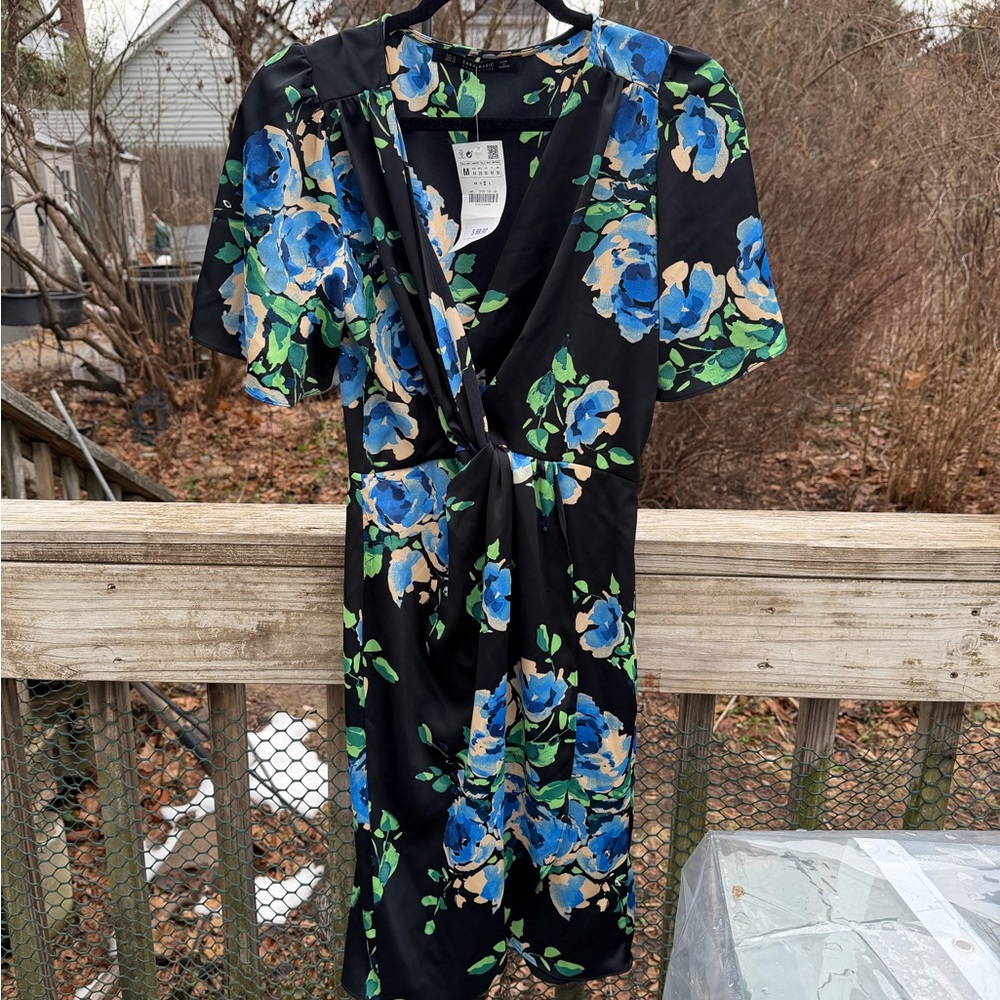 Nwt Zara Basic Collection Size M Flutter Sleeve W… - image 1